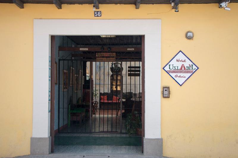 Hotel Y Galeria Uxlabil Antigua Ngoại thất bức ảnh